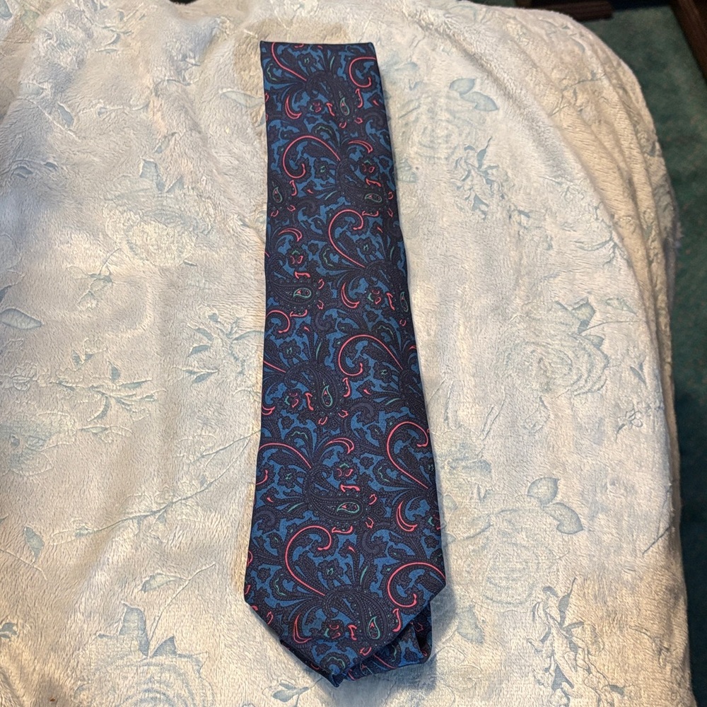Classic Paisley Tie in Blue and Red